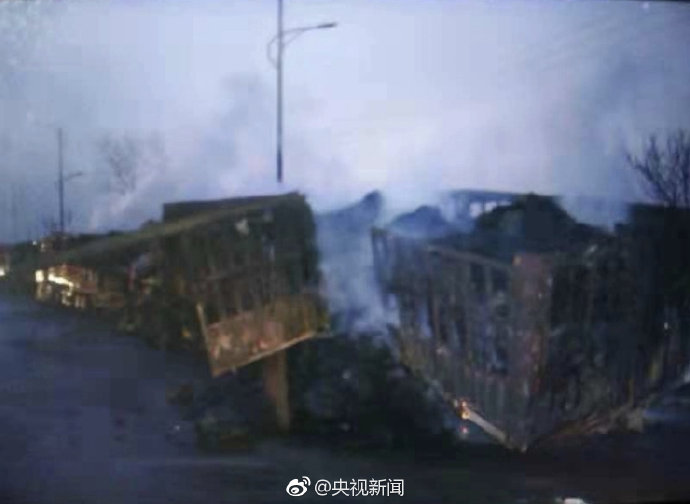 张家口化工厂爆炸致22死22伤 50辆车在事故中过火
